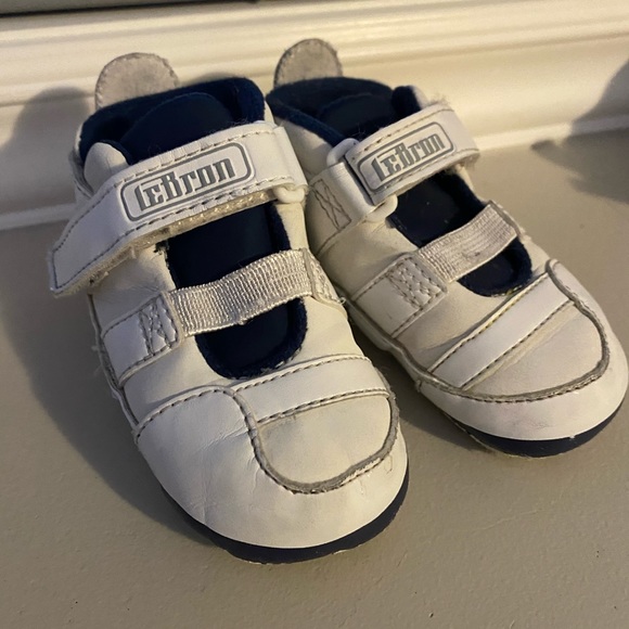 LeBron Nike’s - Picture 1 of 4